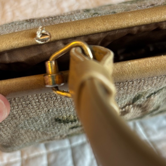 Vintage Floral Needlepoint Lilies Taupe Handbag - Picture 5 of 13